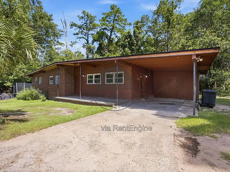 2203 Amelia Cir — Photo 1