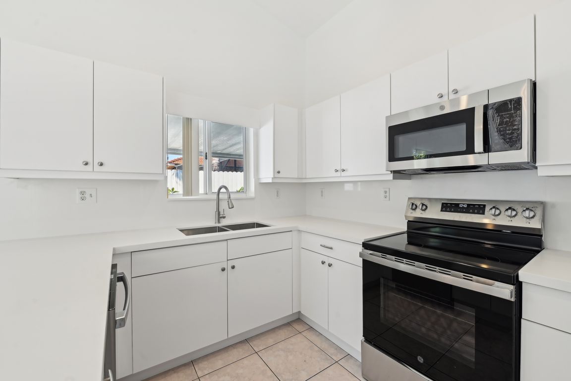 SW 143rd Pl-016.jpg