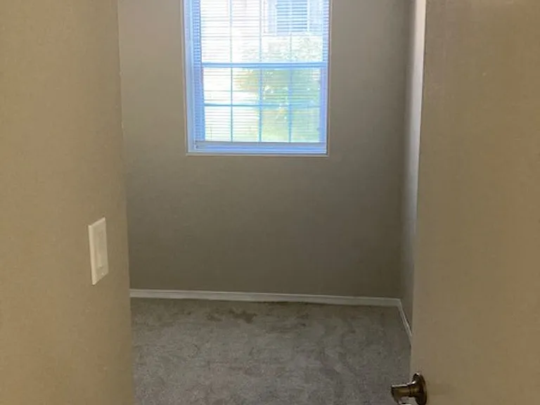 Hollow Hills Apartments — Photo 67