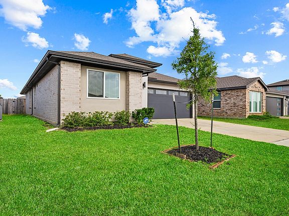 3rd image of 7002 Fleetwood Crescent Way