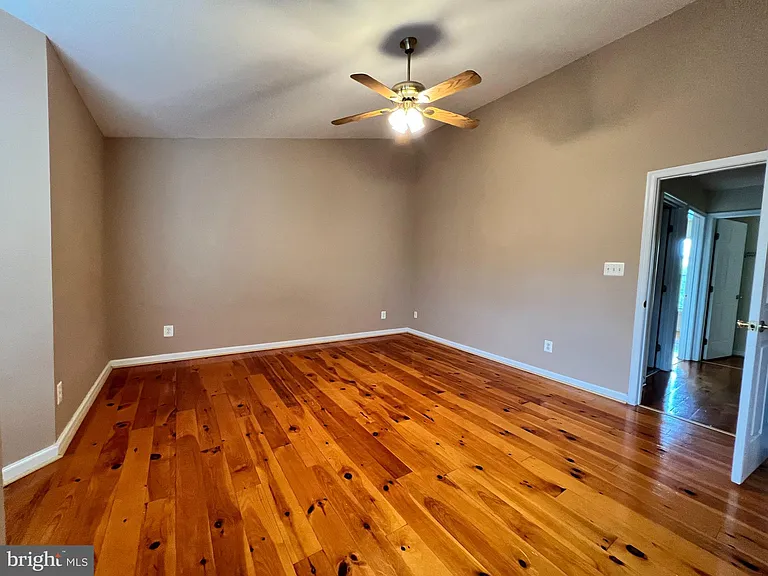 10168 Elgin Way — Photo 13