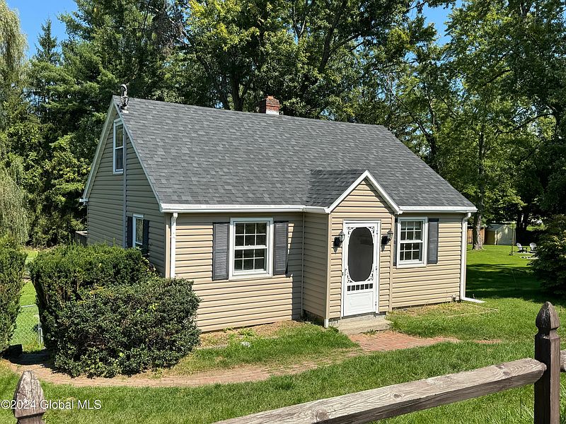 2nd image of 261 Whiteview Road