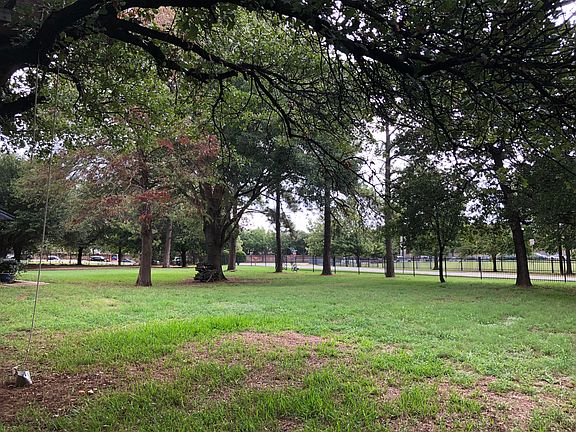 2nd image of 1000 Breeze Way