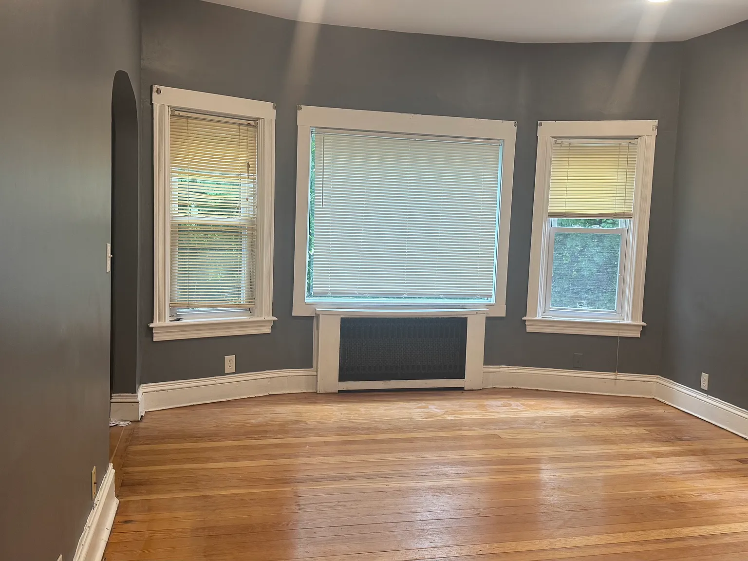 3 bed, 1200 sqft, $2,000 — Photo 2
