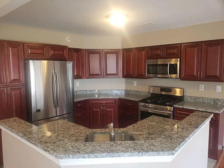 102 Middlebury Dr — Photo 7
