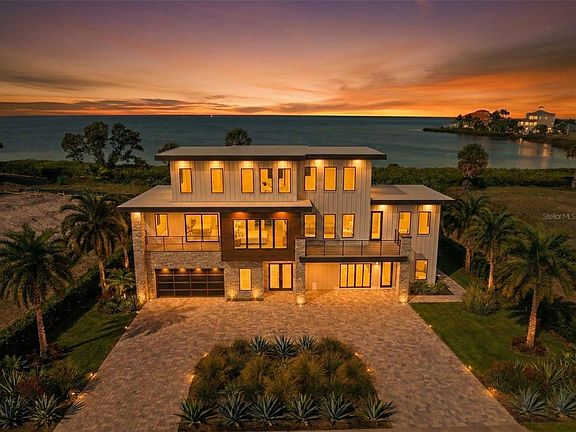 2nd image of 26 Harborpointe Dr