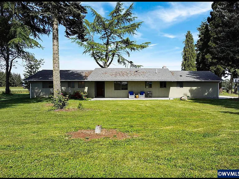 1040 N Fir Villa Rd — Photo 2