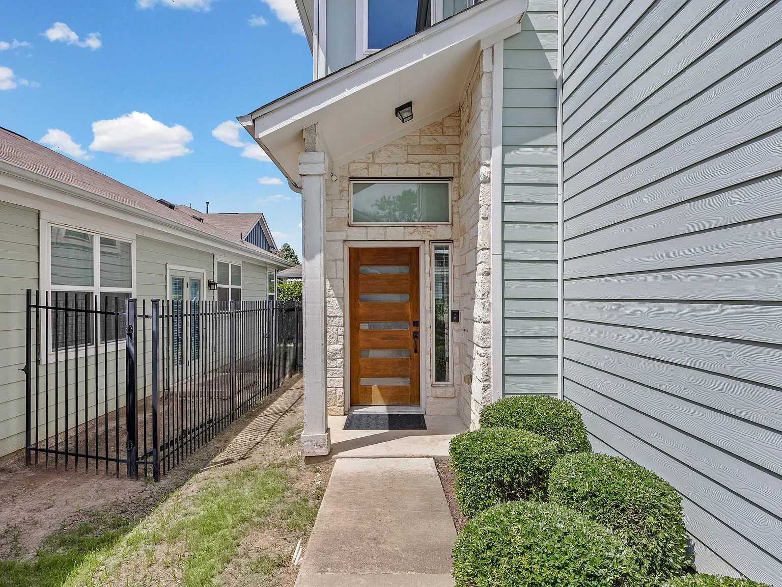 3 bed, 1844 sqft, $3,450 — Photo 2