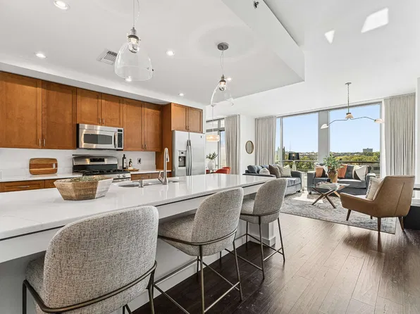 900 20th Ave S APT 810, Nashville, TN 37212