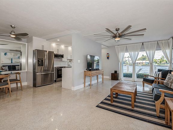 5th image of 561 Bayshore Dr APT 6