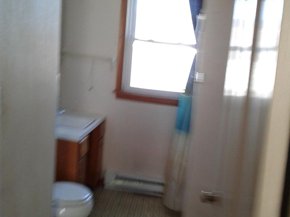 2nd image of 103 Barlow St APT 2