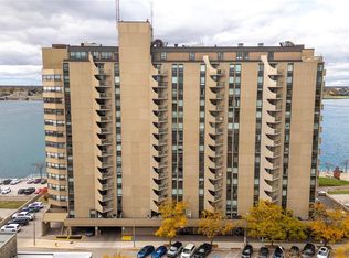 155 Front St N #1103, Sarnia, ON N7T 7V5