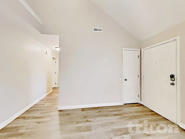 9023 Nevada Ave — Photo 2