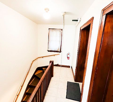 3rd image of 328 Green Bay Rd APT 3