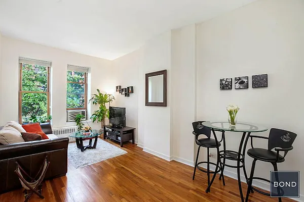 Sold by Bond New York | media 8