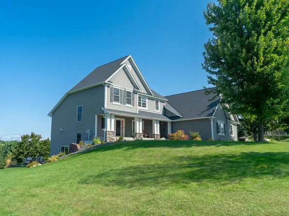450 Bluebird Dr N, Hudson, WI 54016