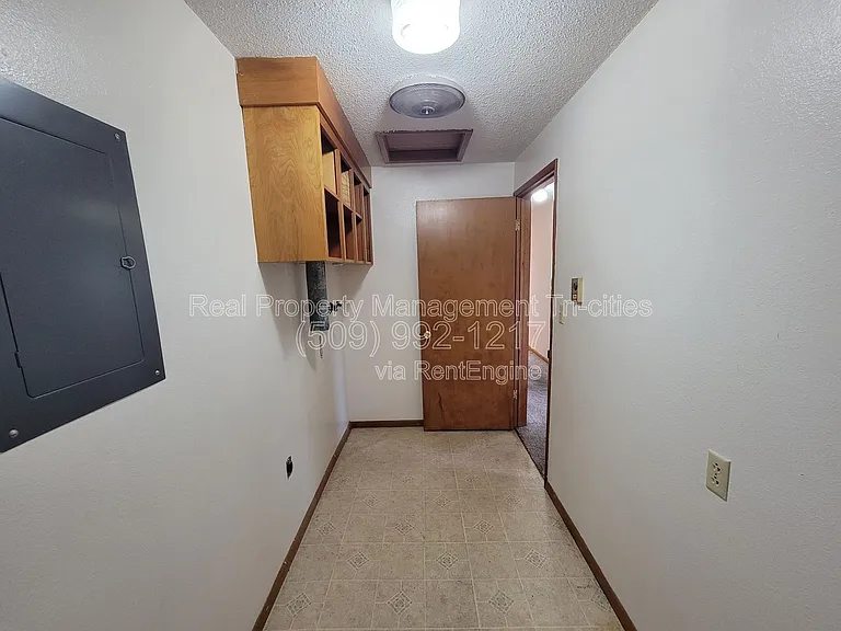 1702 W 7th Pl #B — Photo 9