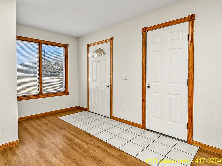 1261 E Lakewood St — Photo 5