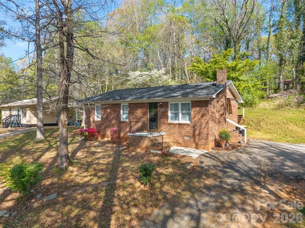 585 Peak St, Columbus, NC 28722