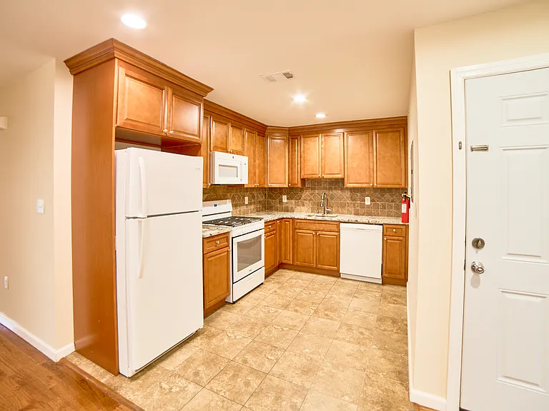 318 Ohio St #2L — Photo 12