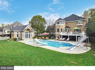 2984 Edgewater Dr, Woodbury, MN 55125
