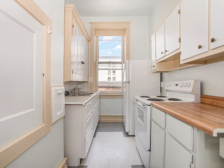 25 W Pomfret St — Photo 15
