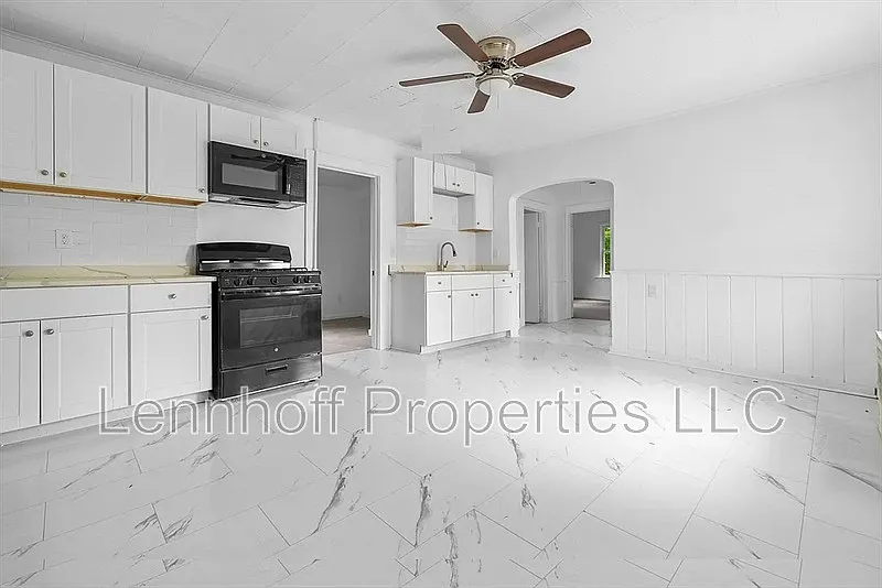 3 bed, 1.0 bath, 993 sqft, $2,300 — Photo 2