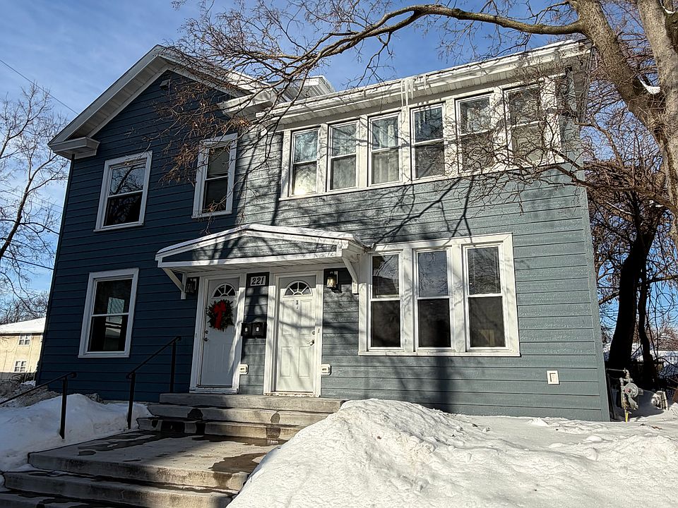 1st image of 221 7th Ave NE #1