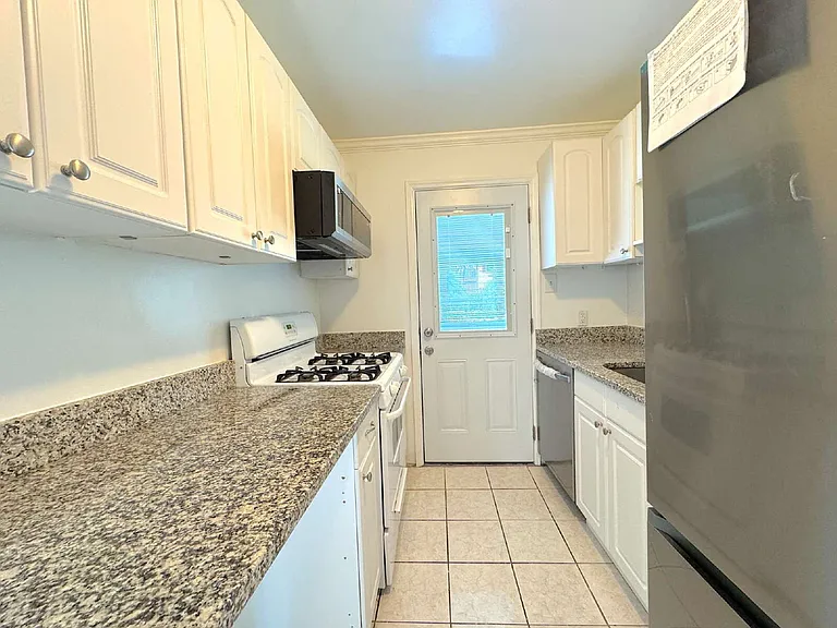 5700 Fenwick Dr — Photo 11