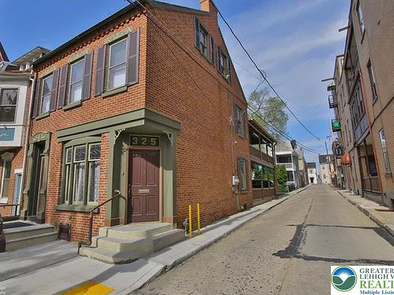 325 N 8th St #1 — Photo 2