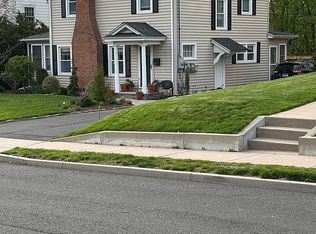 25 Stephen St, Manchester, CT 06040