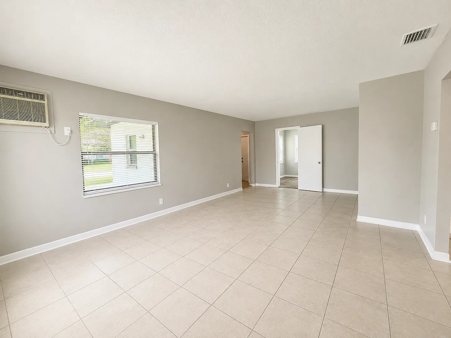 3 bed, 1074 sqft, $1,695 — Photo 3