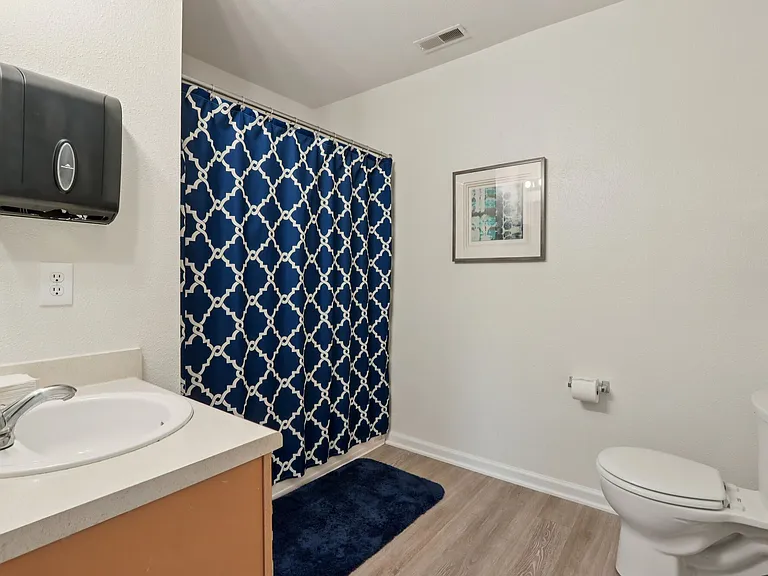Broadway Village Apartments — Photo 49