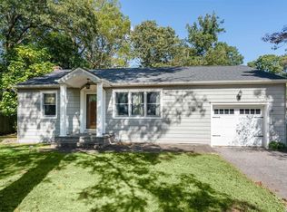 31 Half Mile Rd, Middle Island, NY 11953