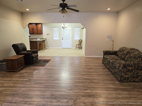 5th image of 1096 Gibson Pl