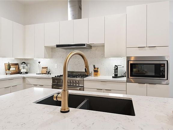 2nd image of 207 W Johanna St #107