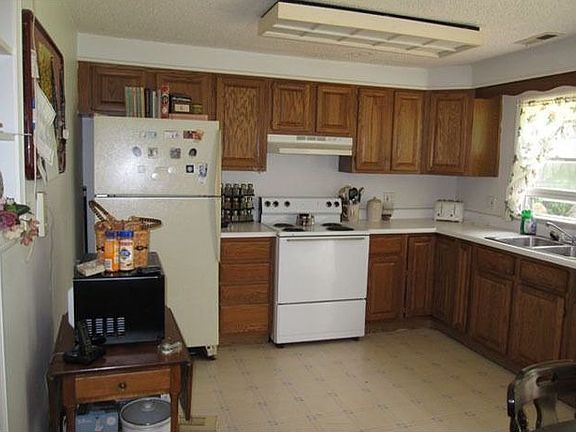 3rd image of 10324 Richmond Dr
