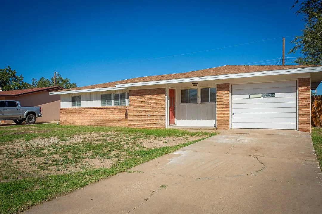807 W Hervey Dr — Photo 3