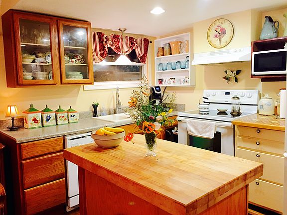 Custom island w/ storage 