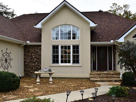 3rd image of 14 Castlebridge Ln