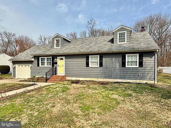 3rd image of 8 Woodside Pl