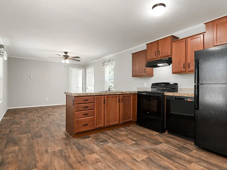 Center Manor — Photo 37