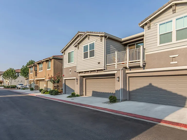 Parador Townhomes — Photo 24
