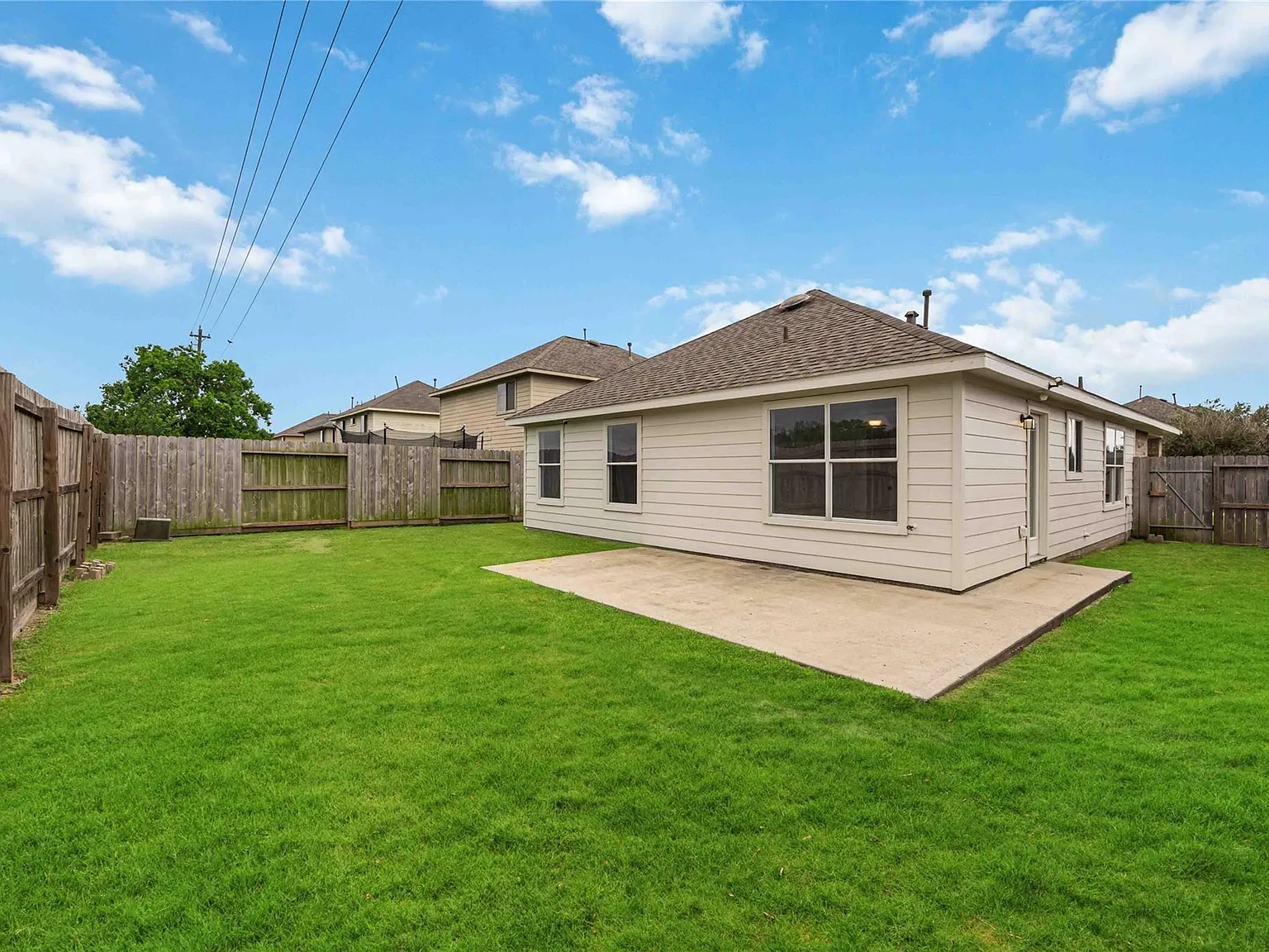 4 bed, 2.0 bath, 1172 sqft, $1,895 — Photo 3