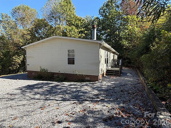 5th image of 449 Randall Rd