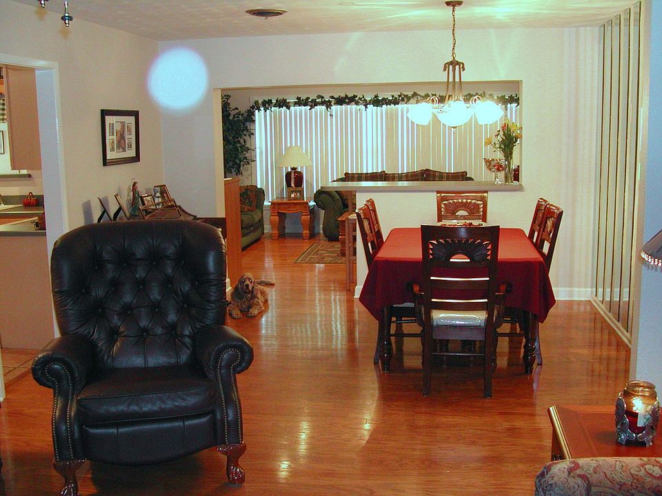 2nd image of 415 S Highland Ave
