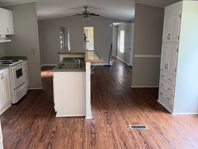 28381 Petes Hwy #20 — Photo 3