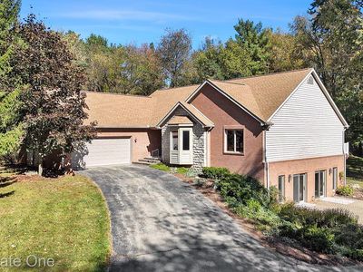 5690 White Lake Rd, Clarkston, MI, 48346