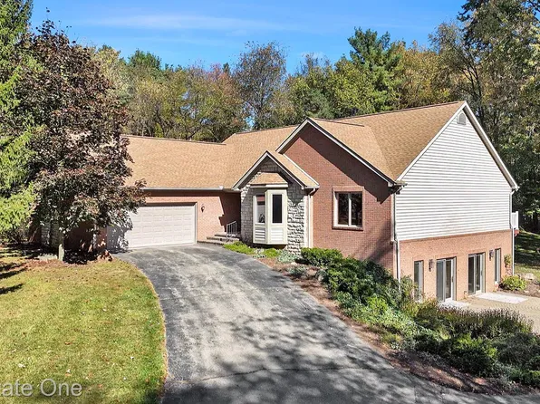 5690 White Lake Rd, Clarkston, MI 48346