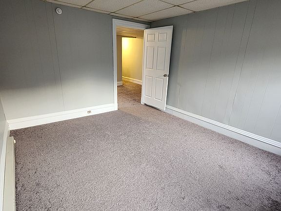 4th image of 94 Logan St